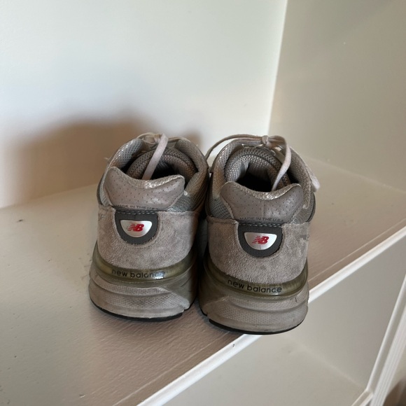 New Balance Sneakers 990v4 - Men 8.5/ Women 10 - Picture 4 of 6